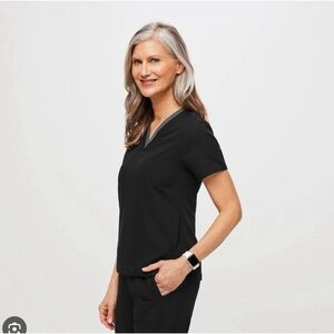 Figs Scrub Top. Women’s Oran, Medium, Black.